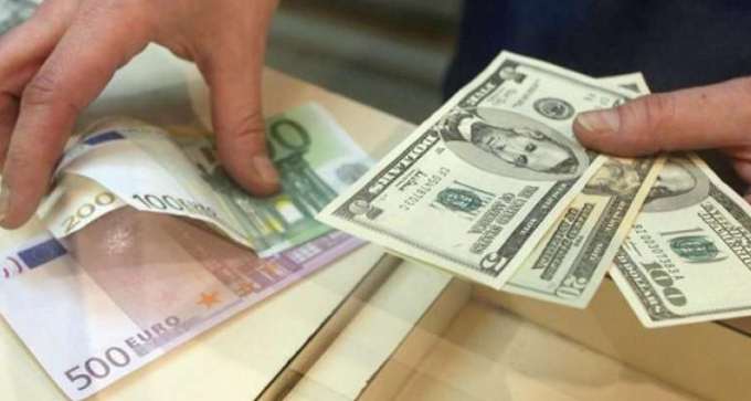 Vijon luhatja e kursit: Cfare ndodhi me Dollarin, Euron dhe Poundin ne gjysmen e pare te korrikut